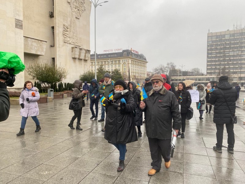 Въпреки лошото време, украинци и пловдивчани протестират срещу войната в Украйна