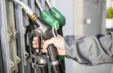 tsenata-benzina-u-nas-e-skochila-nad-16-475.jpg