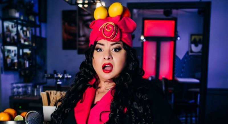 Колоритната и атрактивна Наталия Цекова играе за първи път в Пловдив „Вкусът на живота“