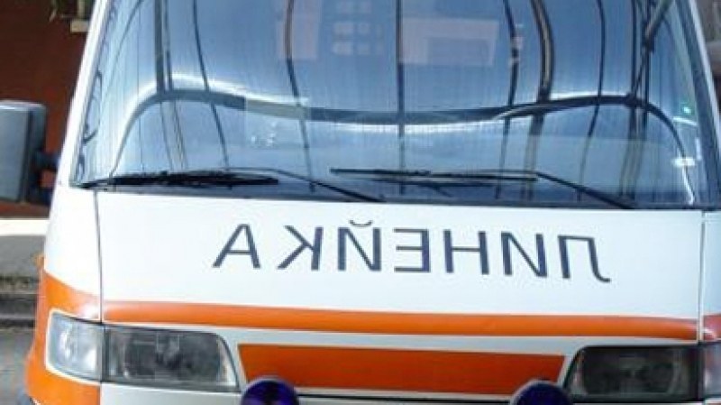 Кола удари пешеходки в Карлово, едната е в болница