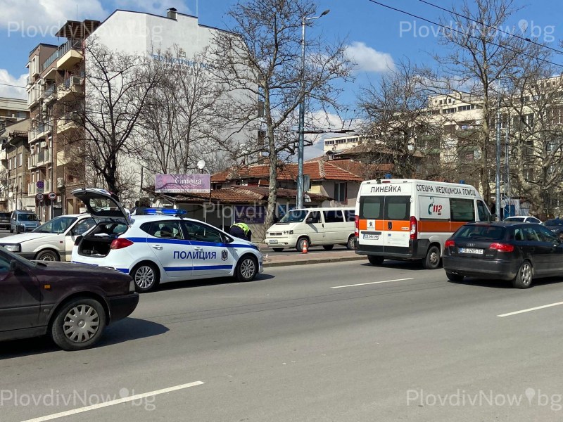 Кола удари възрастна жена в Пловдив, пресичала неправилно