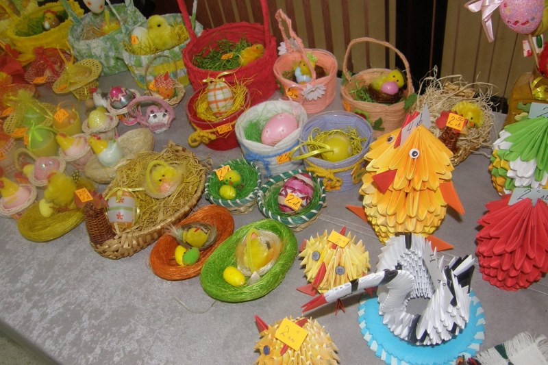 Благотворителен базар в Столетово събира средства за носии на децата
