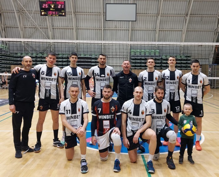 Волейболният Локомотив стартира успешно турнира в София