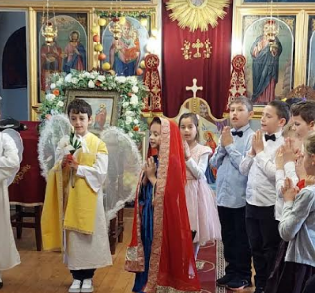 Дечица от Белащица пресъздадоха тайнството на Благовещение