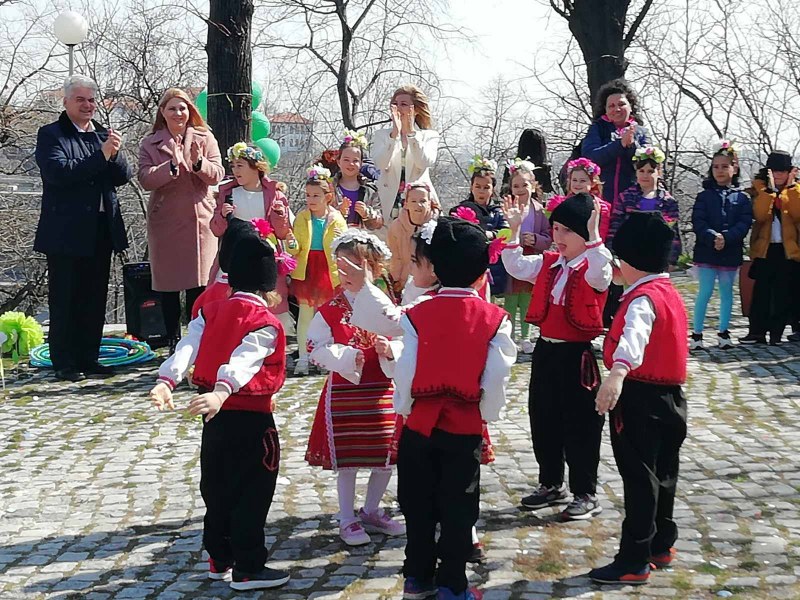 Деца празнуваха Благовещение с тържество на Данов хълм