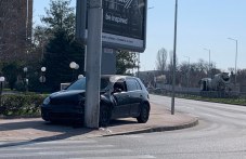 kola-se-udari-stalb-plovdiv-shofyorat-730.jpg