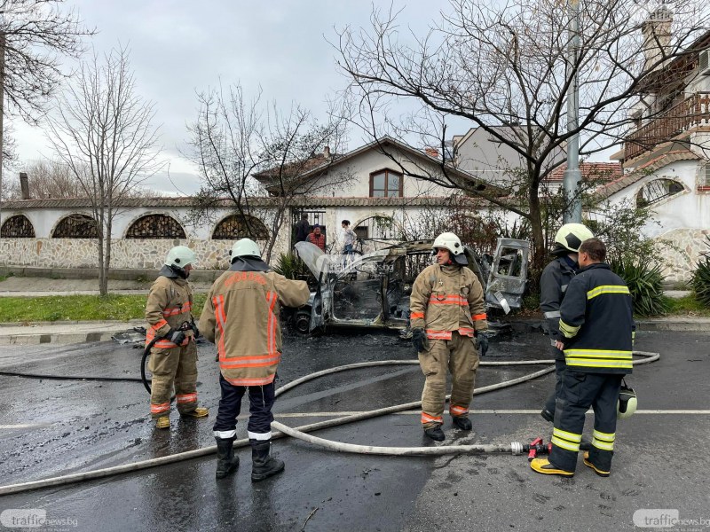 Лек автомобил се запали и взриви в Пловдив