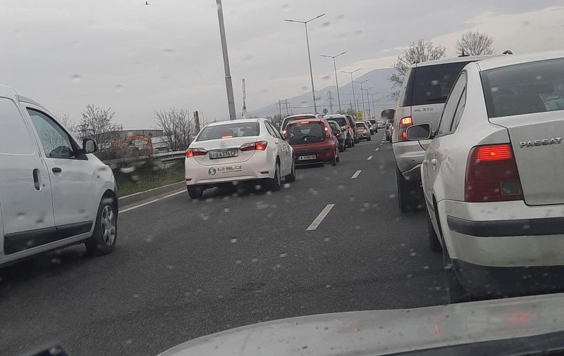 Нова катастрофа на Околовръстното, джип и кола се удариха Нова катастрофа на Околовръстното, джип и кола се удариха
