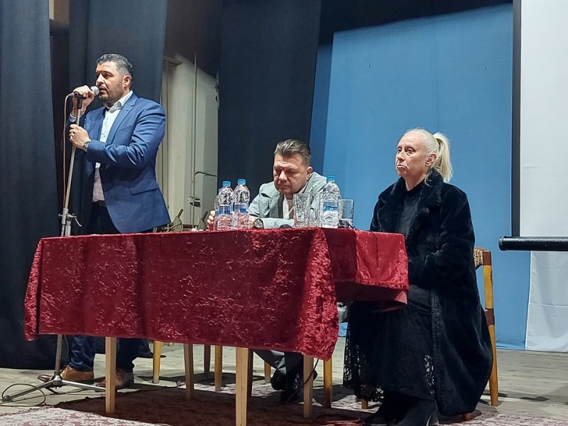 Аплодисменти за кмета Павел Михайлов в Устина