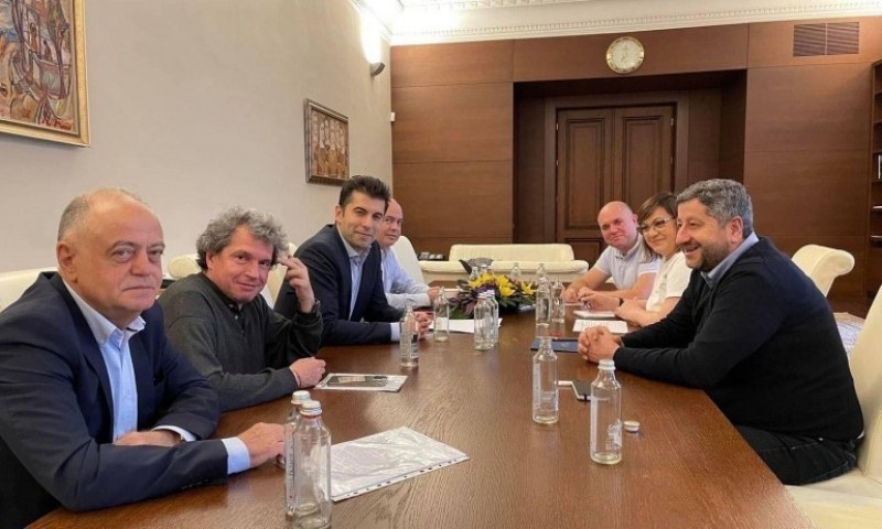 Управляващата коалиция се събира на извънредно заседание
