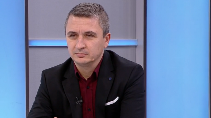 Министър Николов: Засега няма да има увеличение на цената на тока за бита