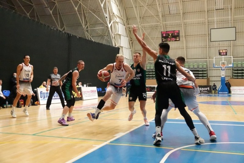 Академик победи трудно Черно море Тича