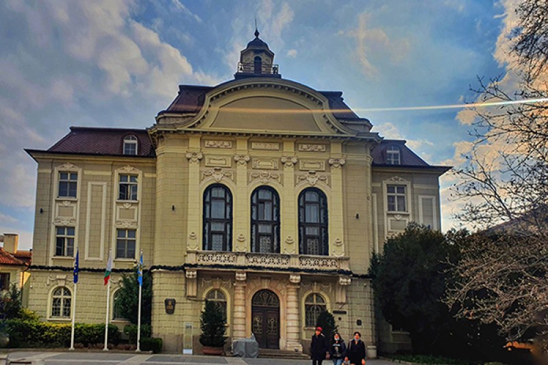 Всички служители в Община Пловдив с увеличение на заплатите