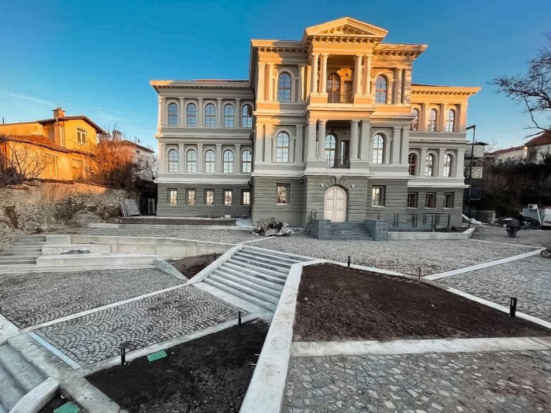 Изложби, пиеси, концерт в афиша на Пловдив днес, откриват Градската галерия в Стария град