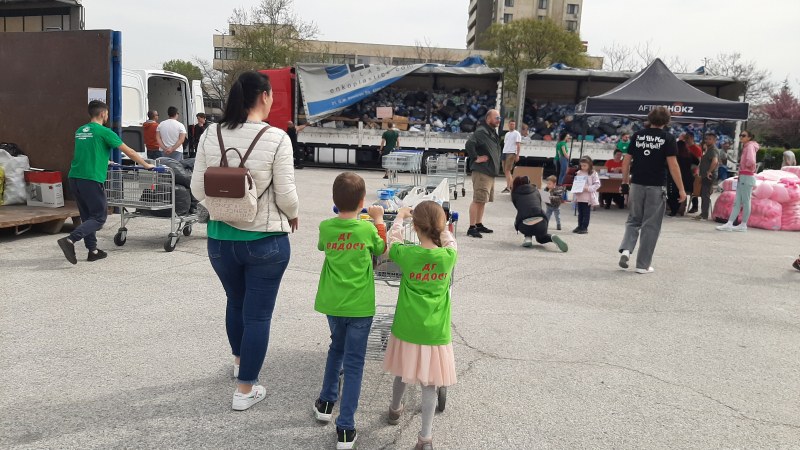 Дечица от Пловдив упорито събирали капачки, да са помогнат на кампанията
