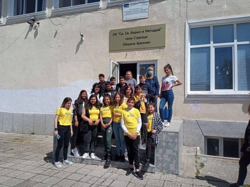 Млади актьори от Брезово представят своя пиеса на турне