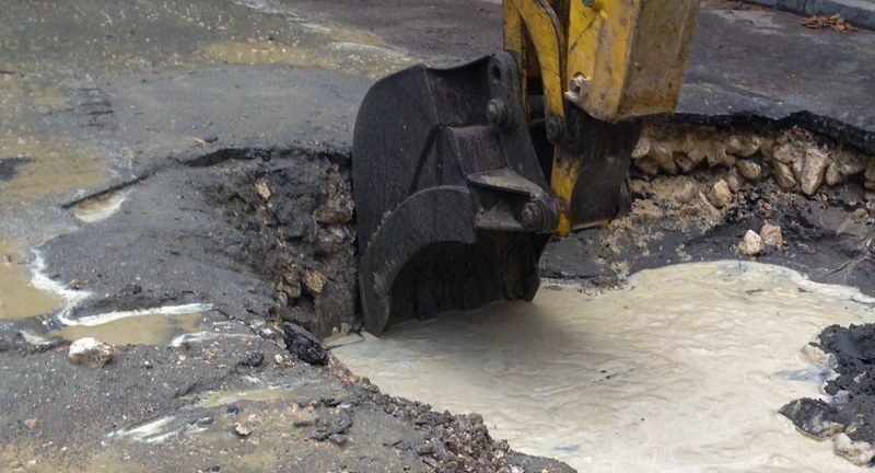 ВиК – Пловдив си купува автокран на старо от земеделец