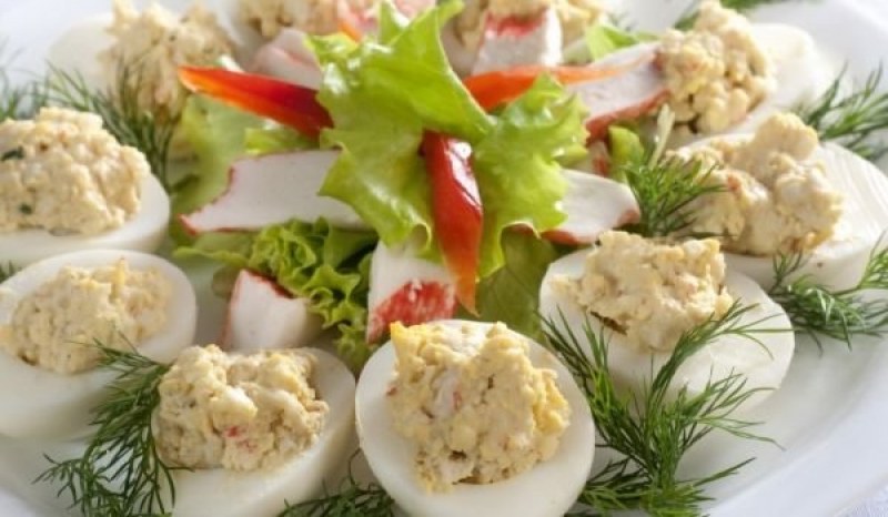 Пълнени яйца с пилешко филе - предястие за великденската трапеза