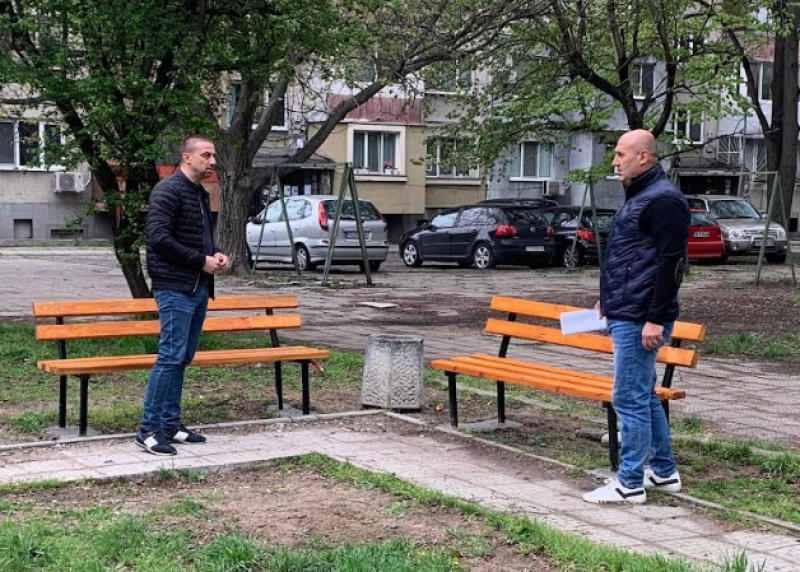Слагат 50 нови пейки за удобство на жителите в “Западен“