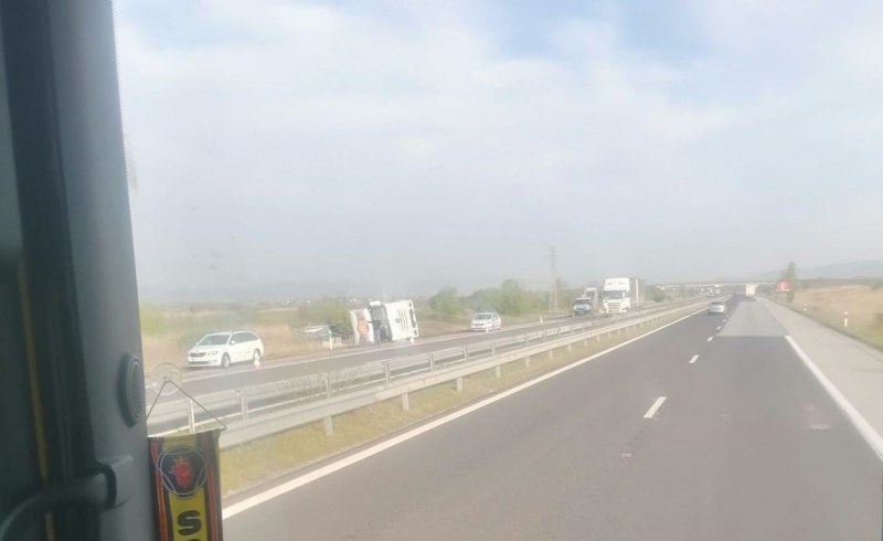 Катастрофи! Камион се обърна на магистралата, коли се удариха в Пловдив