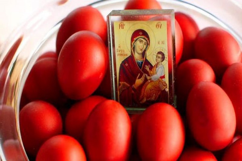 Първото яйце трябва да е червено - знак за Възкресението на Христос