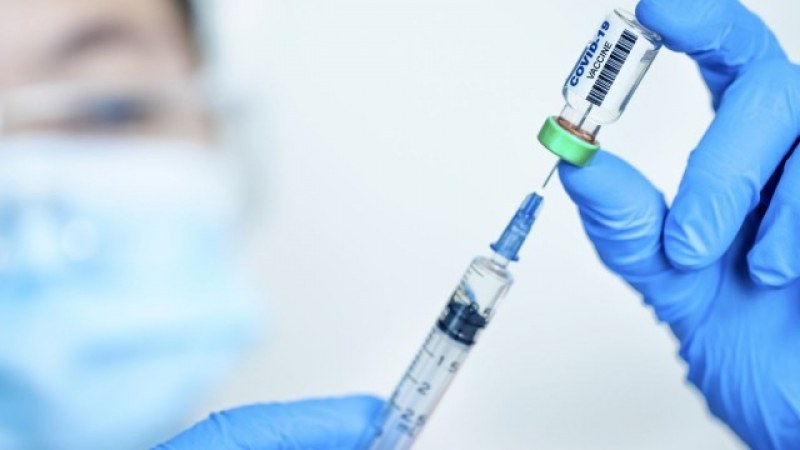 Тестват нова ваксина срещу COVID-19 за пациенти с рак на кръвта