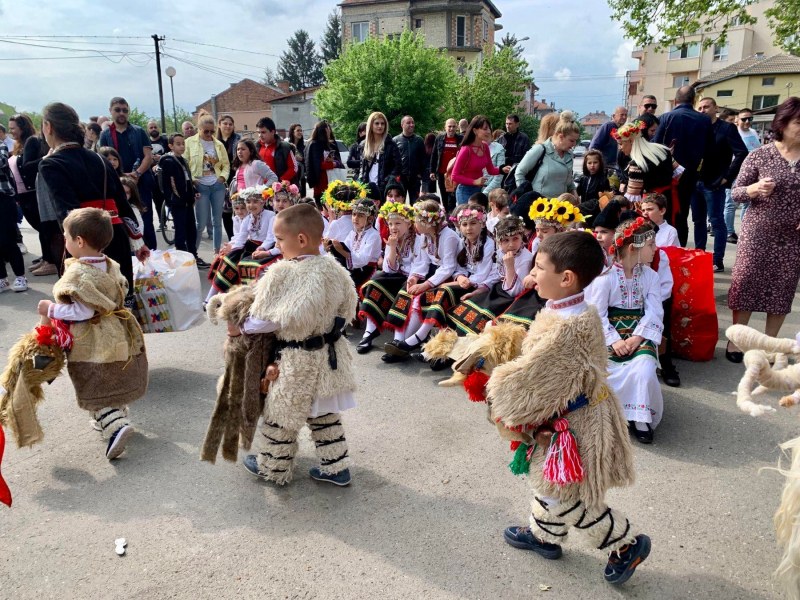 „Традициите оживяват“ -  уникален празник зарадва малки и големи в Прослав