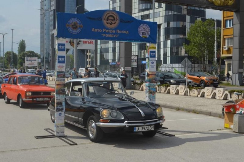 Ретро автомобили от цяла България се събраха в Пловдив