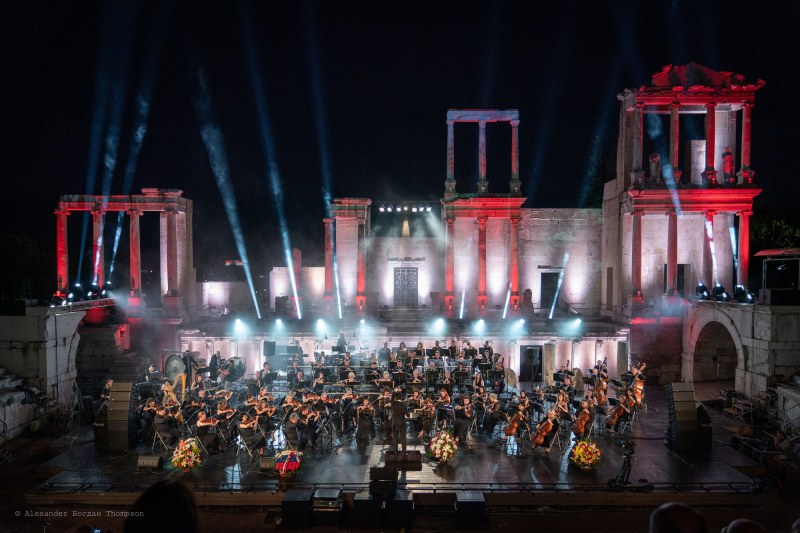 Звездният спектакъл „Нощ на звездите“ ще огрее небето над Античния театър