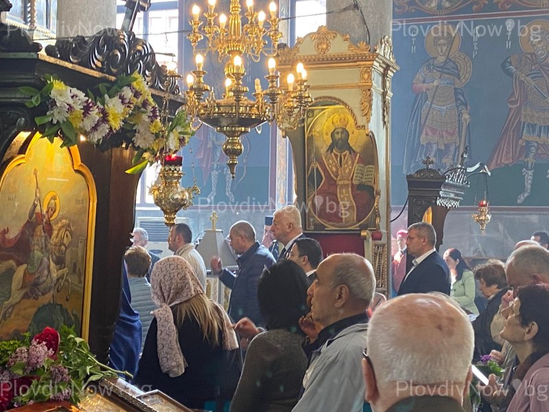 Много пловдивчани уважиха службата в храма “Св. Георги“, пристигна и Бойко Борисов