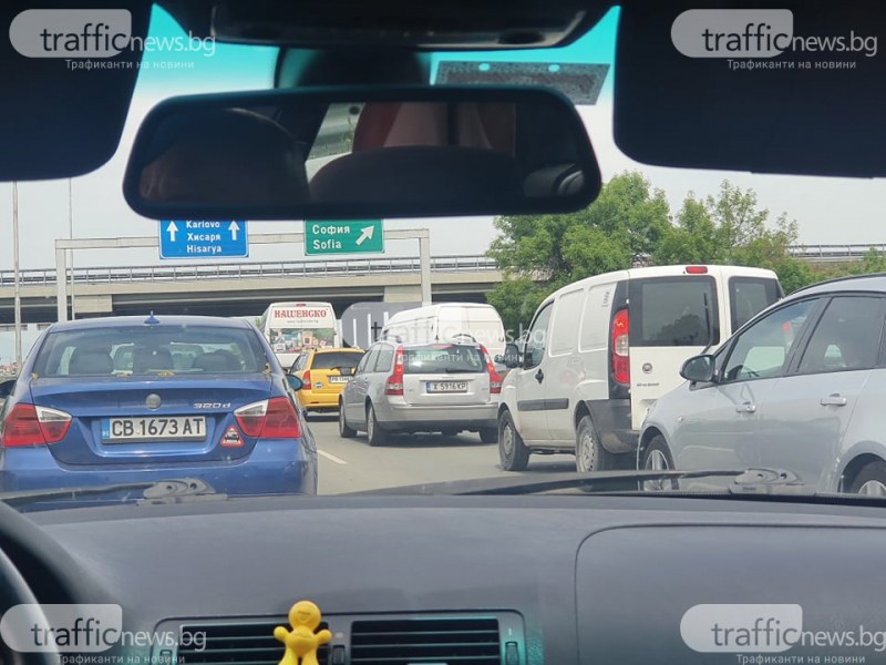 Пловдивчани тръгнаха на път, задръстване стана на изхода на града