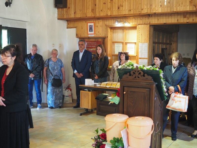 Жители и гости на Строево се поклониха пред мощите на св. Николай Мирликийски Чудотворец