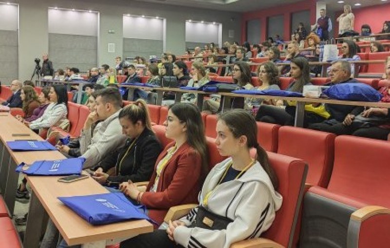 Фонд „Стефан Стамболов“ финансира български студенти в чужбина