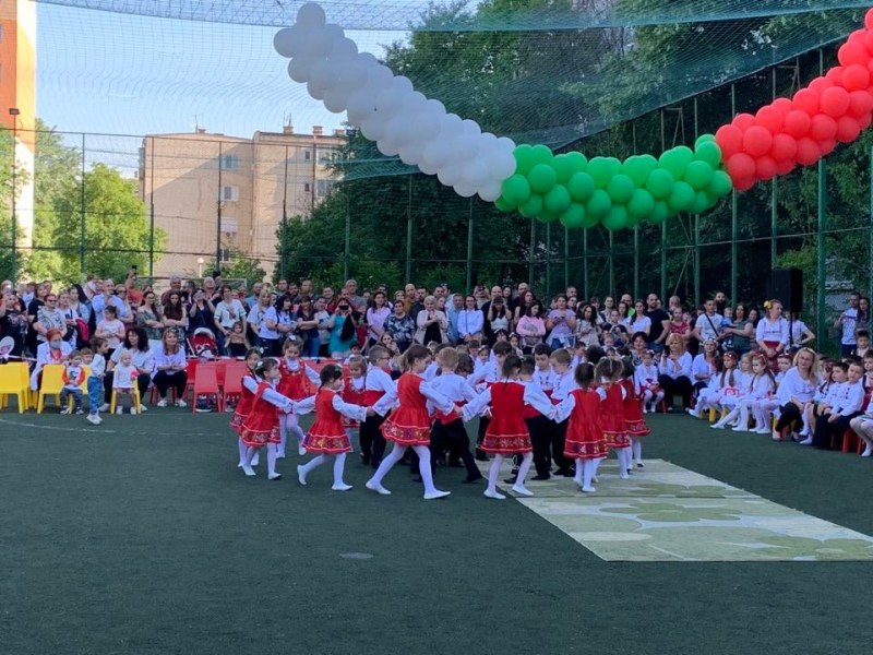 300 малчугани от Пловдив изнесоха голям фолклорен концерт