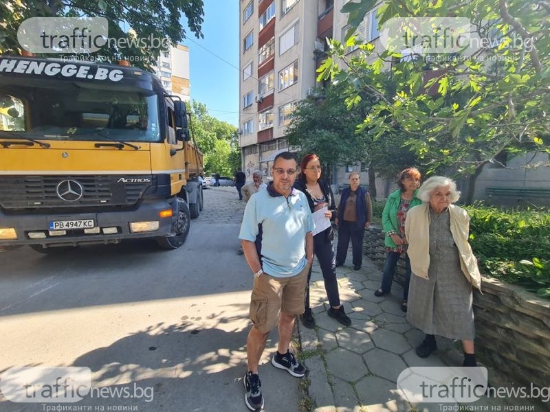 Пловдивчани излязоха пред блока си, за да спрат изграждане на паркинг и местене на детска площадка