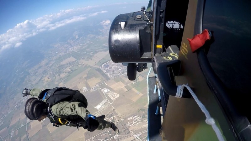 Военен парашутист пострада край Пловдив