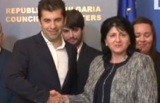 vlastta-i-prevozvachite-simvolichno-si-420.jpg