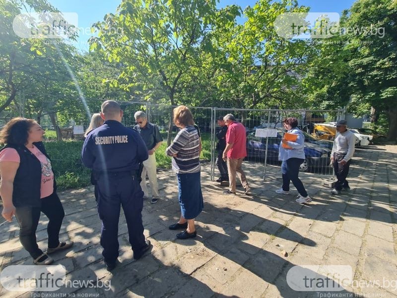 Жители на ул. “Брезовска“ внасят подписка в общината срещу изграждане на паркинг в зелена зона