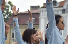 tantsi-karnaval-i-istoricheski-parad-468.png