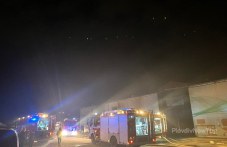 Голям пожар в склад за мебели в Пловдив, полиция отцепи булеварда