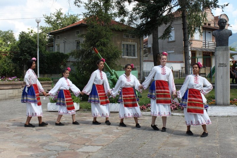 Наближава “Столетово пее и танцува 2022”, канят участници на фестивала