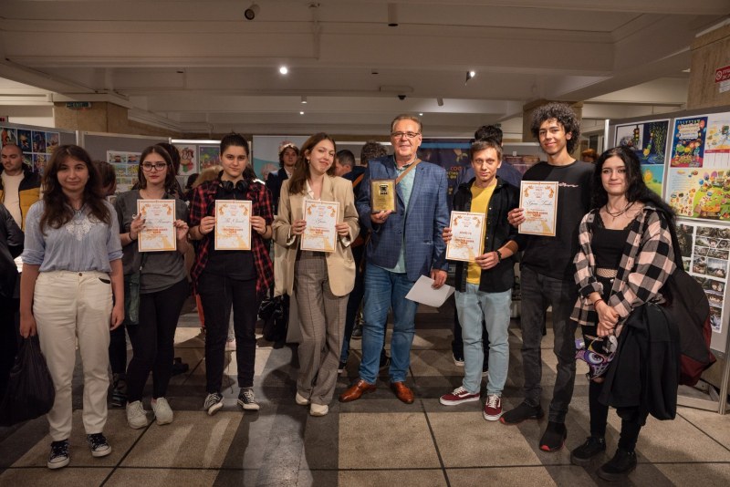 Таланти от Сценични кадри се върнаха с награда от фестивала “Златен кукер“