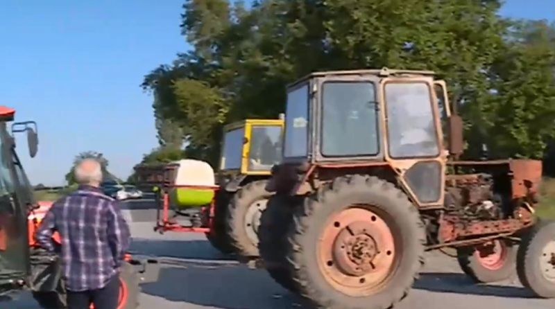 Земеделците от Садово блокираха и тази сутрин главен път