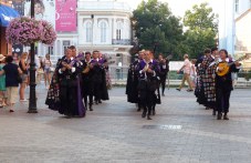ispanski-mariachi-zavladiavat-yuzhni-114.jpg