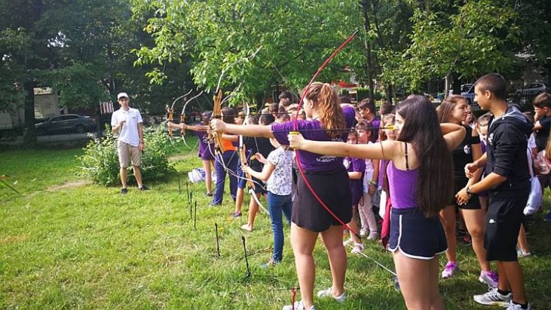 Канят децата и младежите в Хисаря на безплатна лятна академия