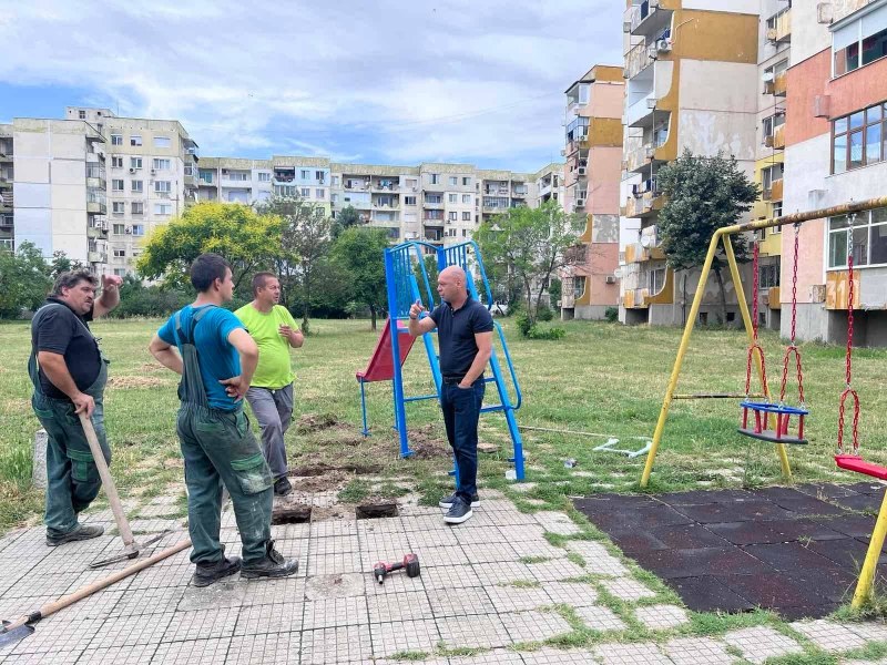 Десет детски площадки в Тракия са с нови съоръжения за игра