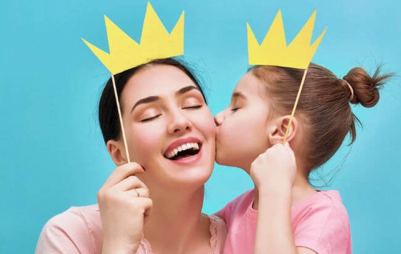 Перфектната майка НЕ съществува, ето 5 мита, на които робуваме