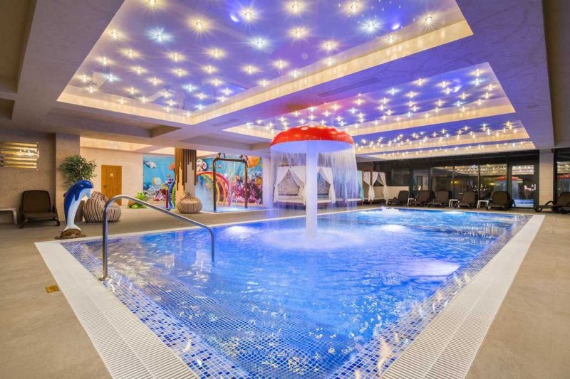 Иновативна технология в СПА хотел край Пловдив прави водата в басейните кристално чиста