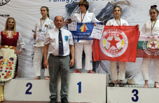 petia-karlovo-vze-dva-medala-goliam-029.png