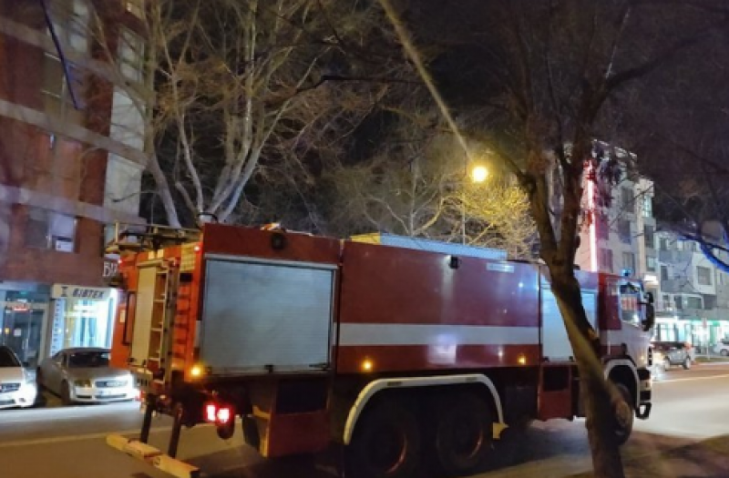 Тийнейджър виновен за голям пожар в Пловдив, горяха бистро и бръснарница